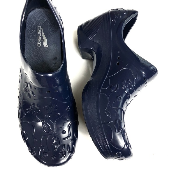 dansko pixie nursing clogs